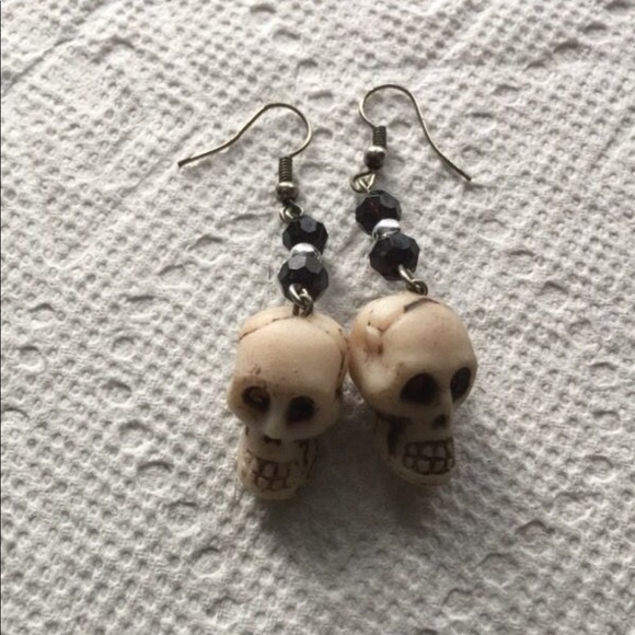 Jewelry - Skull horror earrings